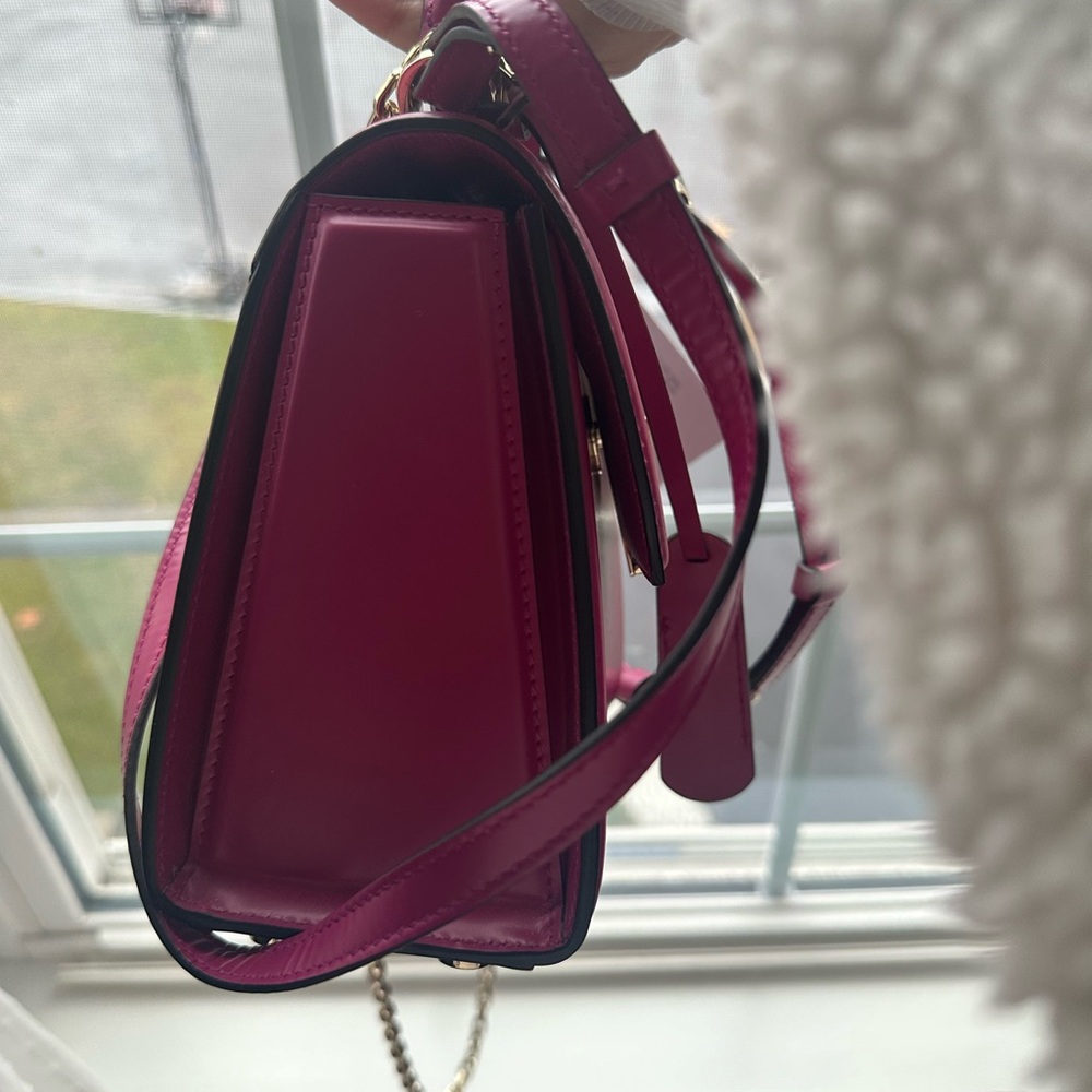 New Salvatore Ferragamo women’s bag with dust bag included - Picture 7 of 16